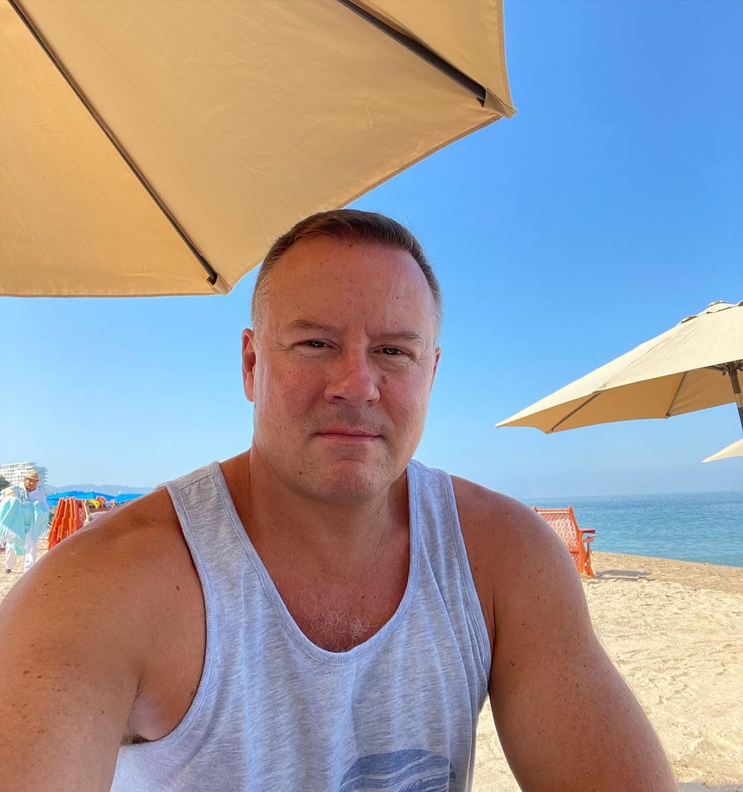 jackgreaves39's tweet photo. Have been enjoying our first few days of our vacation. We left Vancouver just before the cold spell. Happy to be back in PV after 4 years.

#sapphireoceanclub #workingonmytan #losmuertosbeach #vacation #beachtime #lifestyle https://t.co/rAbJ99KGUN