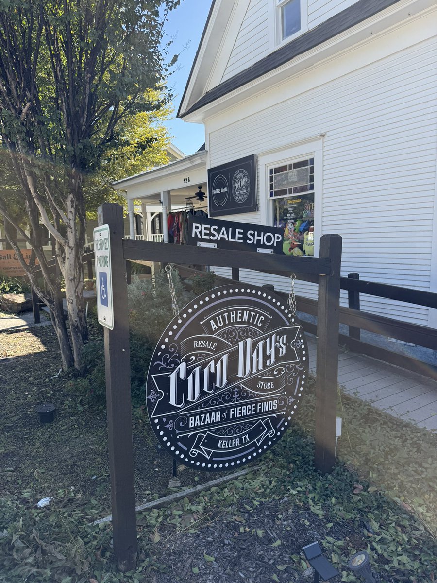 michaeldcrain's tweet image. Had a great time Friday at @cocodaysbazaar in Keller—what a treasure trove of eclectic finds, vintage gems, and creative fashion! Thanks to Cody Phillips for the invite and Ashlyn for the tour.
Supporting local spots like CocoDays keeps our creative community thriving! #ShopSmall…