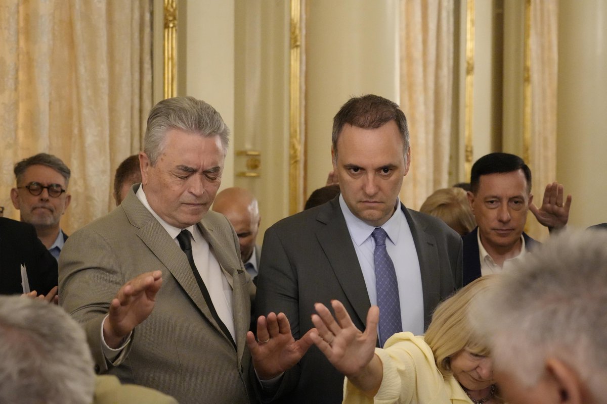 cecamarano's tweet image. Milei recibió en Casa Rosada a referentes de las iglesias evangélicas. Pastores de todo el país participaron de una jornada de oración en la sede del Gobierno nacional 📸👀