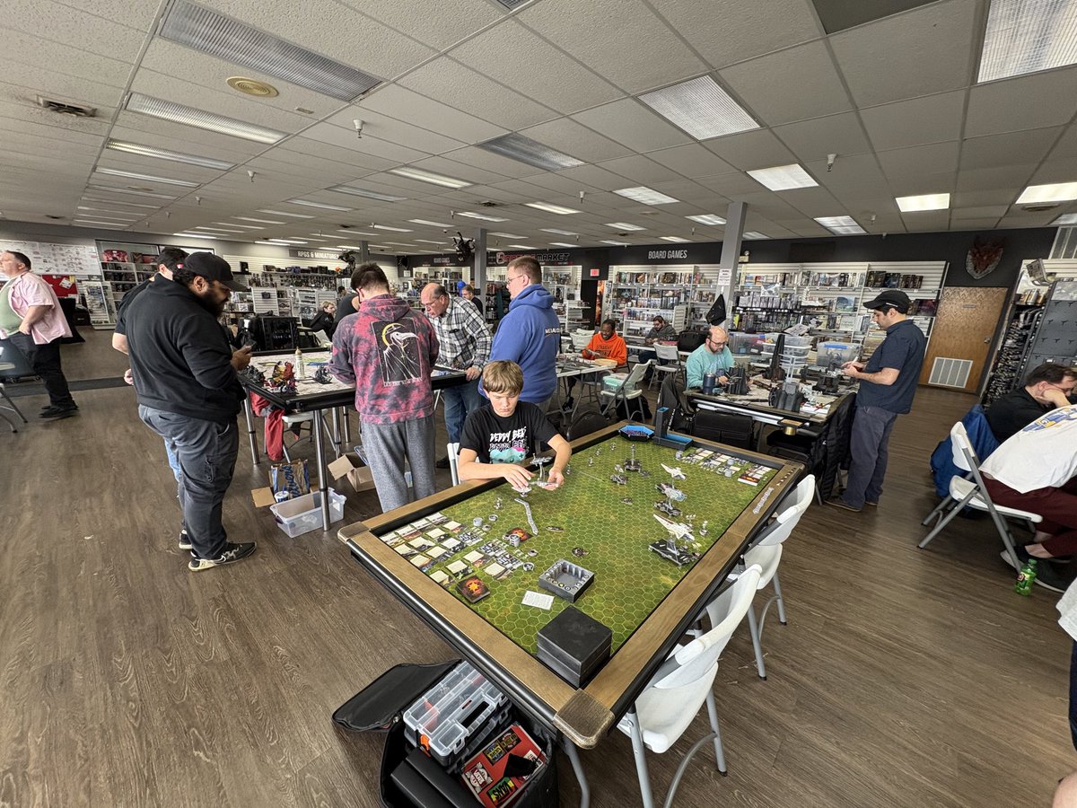ExtraLifeSTL's tweet photo. This past weekend @MiniMartTalk hosted an event in support of Extra Life. Thank you Miniature Market! 💙👏🏼 https://t.co/d7BMvV4ve6
