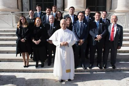 Tuve el honor de participar, junto a un grupo de senadores y diputados de distintos espacios políticos, de una audiencia con el Papa León XIV en el Vaticano, organizada por la Fundación Universitaria del Río de la Plata (FURP).

En lo personal, una verdadera emoción conocer al