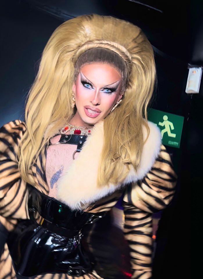 Salí a la disco con mi amiga Divarroco a bailar 💕
📍: ArenaExperience