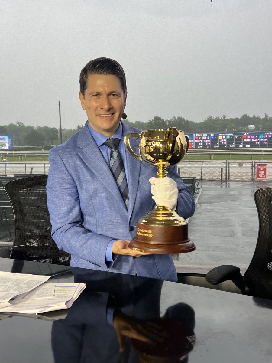 18k gold beauty, and it goes to the winner of the #MelbourneCup 

Live coverage of The Race that Stops a Nation - 9:30pm ET tonight on #FoxSports 2  
⁦<a href="/TheNYRA/">NYRA (🗽)</a>⁩ ⁦<a href="/FlemingtonVRC/">Victoria Racing Club</a>⁩