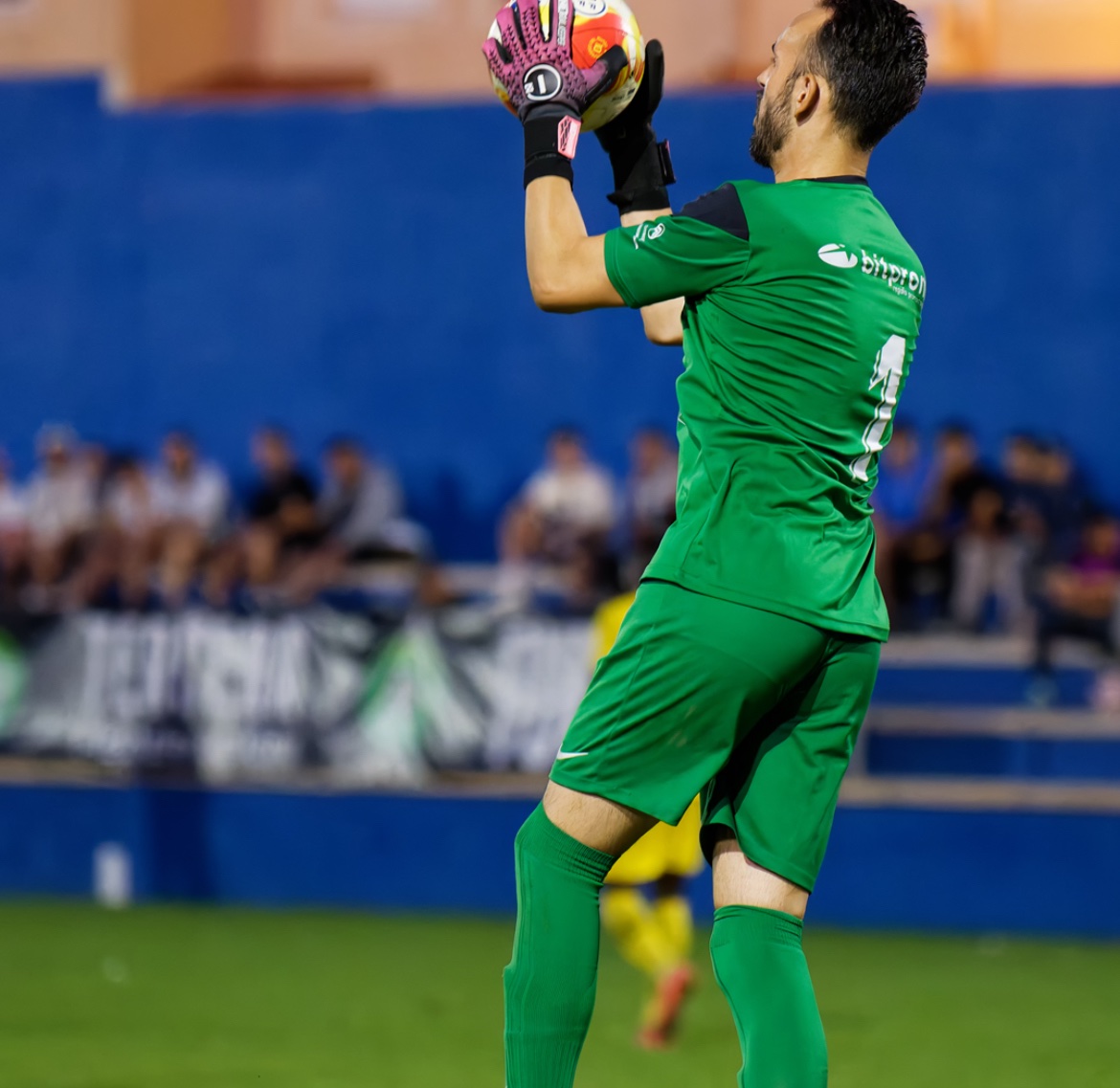 3 RFEF

El meta andaluz Christian Arco (Club Atlético Pulpileño) es uno de los menos goleados y más destacados del grupo XIII. Con 9 entorchados y 6GC, sus actuaciones permiten dejar su portería a 0 y dar sensación de seguridad y solidez a los almerienses.