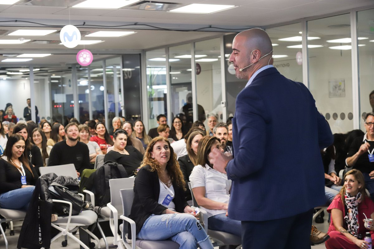 MODO CX en <a href="/MovistarArg/">Movistar Argentina</a>  
Sí, se me pasó Octubre volando pero una de las joyas que dejó el mes fue este evento de #CX im-pre-sio-nan-te.
💡¿De qué fue mi charla? 
✅¿Cómo construimos una experiencia genial para nuestros clientes? 
Gracias!!
#CustomerExperience #Movistar #ModoCX