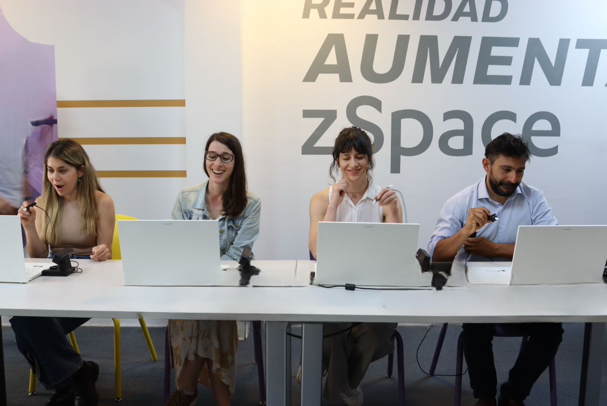 Hoy recibí en el Centro de Simulación al equipo de <a href="/surfuturo_/">Sur futuro</a> y <a href="/OZOMbuilders/">OZOM</a> . 

Compartimos una #convicción común: #formar #personas para los #desafíos del #trabajo que viene.

👉 Sigo convencido de que el #futuro se construye creando #oportunidades para todos.