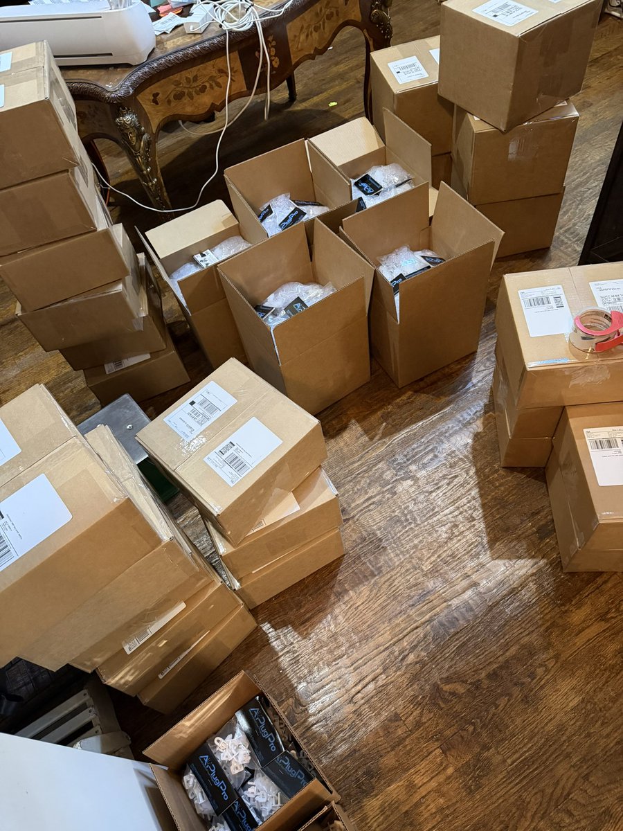 aplugpro's tweet image. I love the smell of cardboard in November!! A huge thank you to our loyal customers. Stay grounded ya’ll. #ShippingDay #BoxesOnBoxes #ThankYouToOurCustomers #GratefulForYou #HelloNovember