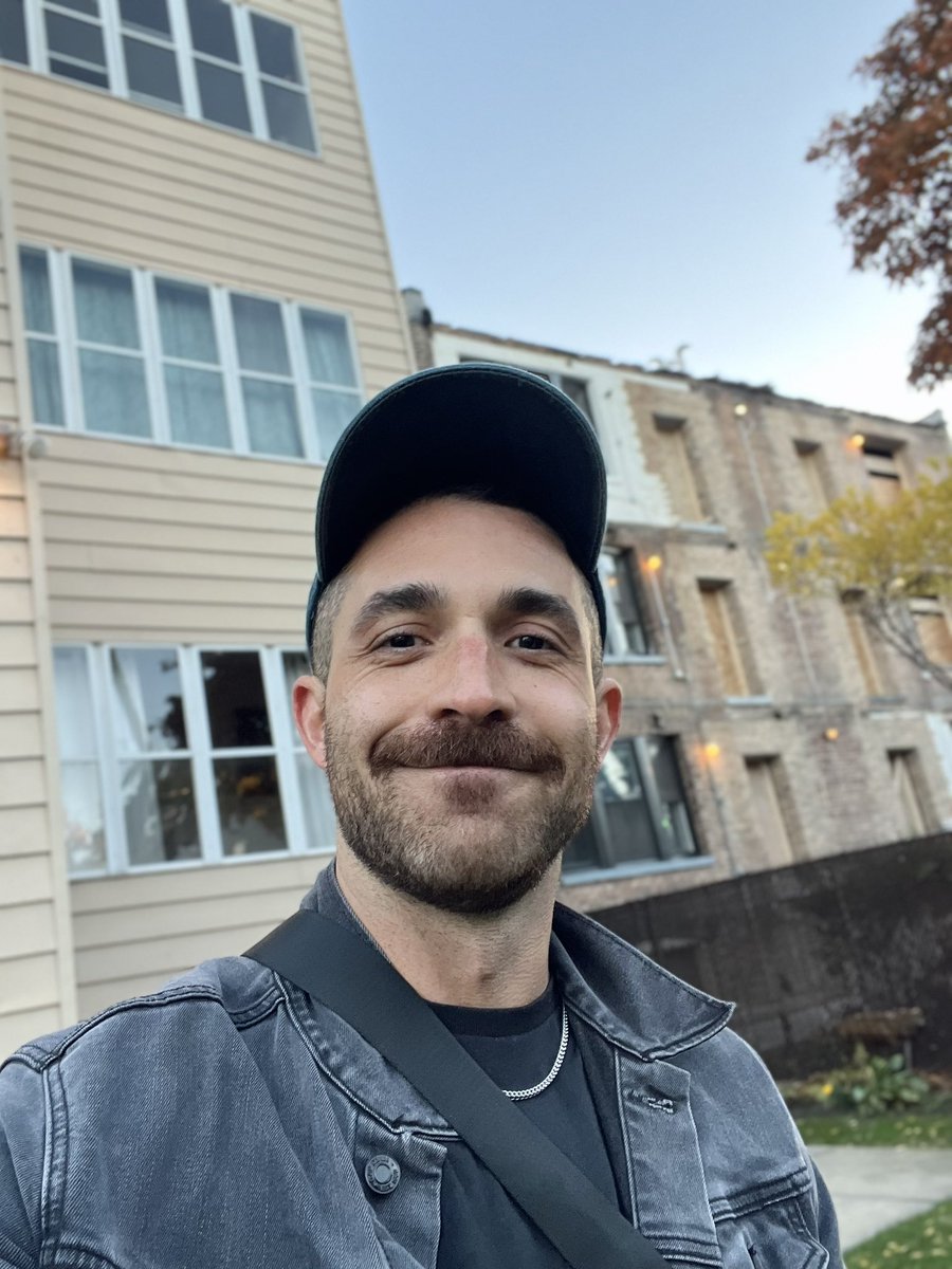 4:30pm sunset lighting tho purrr 🫦