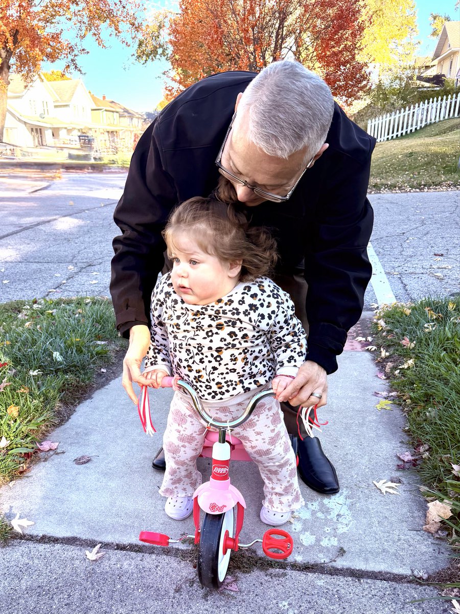 BishopJMachado's tweet image. Hadassah first bike grandpa took lil girl outside for some fresh air!!

Simply...beautiful! Enjoying the nature around me!

#fallwalk #autumnleaves #fallfun #otoño2025