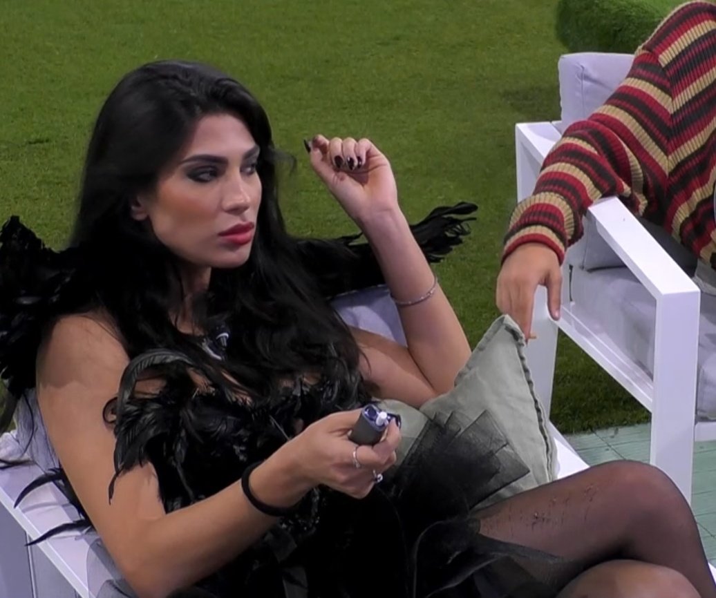 _everneverland_'s tweet photo. rasha: "ma a me secondo te di te frega qualcosa?"
valentina: "sì, dato che hai passato 72 ore a parlare solo e unicamente di me"
LA REGINA DEMOLENDO LA VIPERAAAAAA
#GrandeFratello #valentiners https://t.co/AC8cAsZ7CD