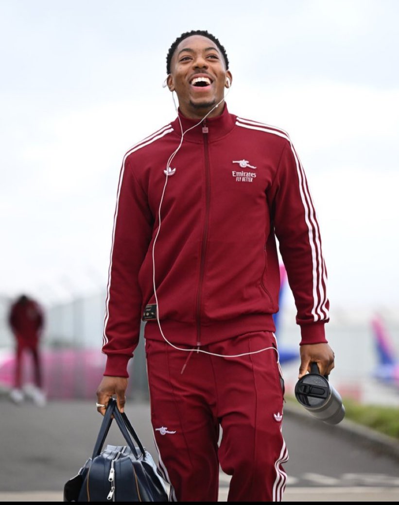 olusegunthomas2's tweet image. 🚨🗣️ when you are big, you are big. Regardless 

 #Class 👏 

✈️ ✈️✈️