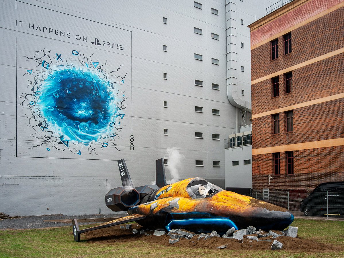 PlayStationAU's tweet image. Mate, that&apos;s not a ute?! 🚀 A life-size spaceship has landed in Brisbane&apos;s Fortitude Valley. Step through the portal and explore the cinematic aftermath at 257 Wickham Street. Open until 16th November.

#ItHappensOnPS5 - Aussie Arrival