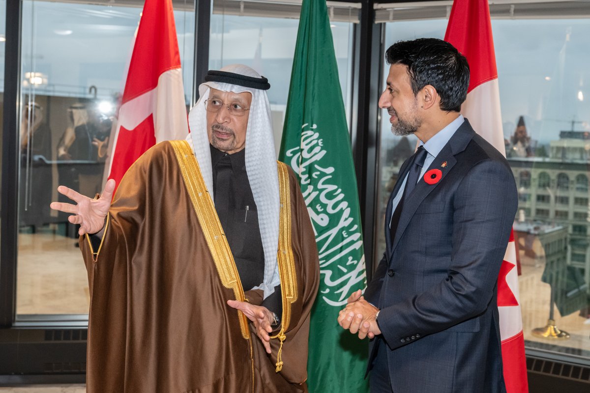 Minister Sidhu and Minister Al-Falih met with business leaders and industry stakeholders during an informative business round table focused on deepening the Canada-Saudi trade and investment relationship and growing our economic initiatives.

#TradeDiversification