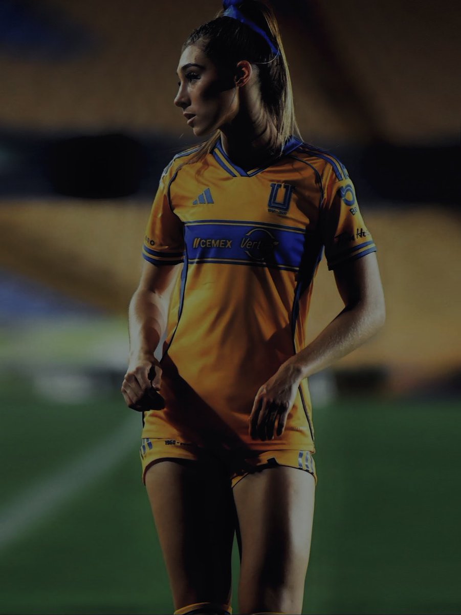 carrvngtcn's tweet image. ⠀⠀⠀⠀⠀ ⠀⠀⠀⠀⠀

⠀⠀⠀⠀𝐓𝐀𝐓𝐈𝐀𝐍𝐀 𝐅𝐋𝐎𝐑𝐄𝐒
            mex footballer . 

⠀⠀⠀⠀