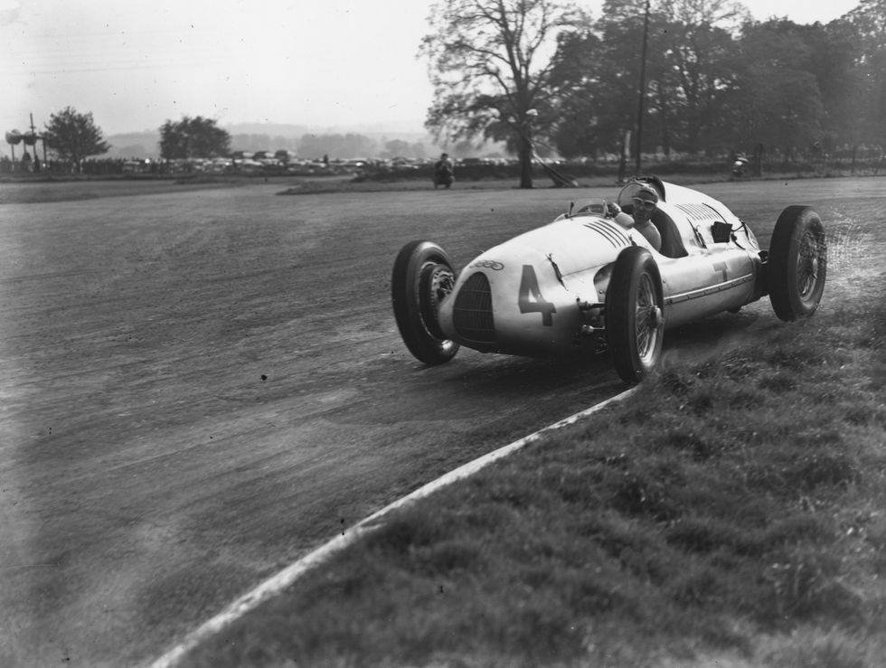 juanjoabsolut's tweet image. Es 4 y los #Preguerra traen al gran #Nuvolari en #Donnington 1934, rumbo a la victoria con su #AutoUnion Typ D @historacing @VicarioMartin @LM__ @Jose_ArmandoGH @horacio_porta @Raul_Olivan