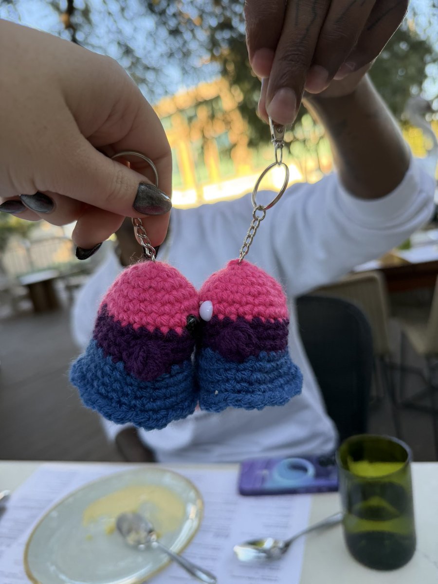 Girlies will say, “I needed this” and this is just eating pasta and yapping with your bestie outside somewhere: