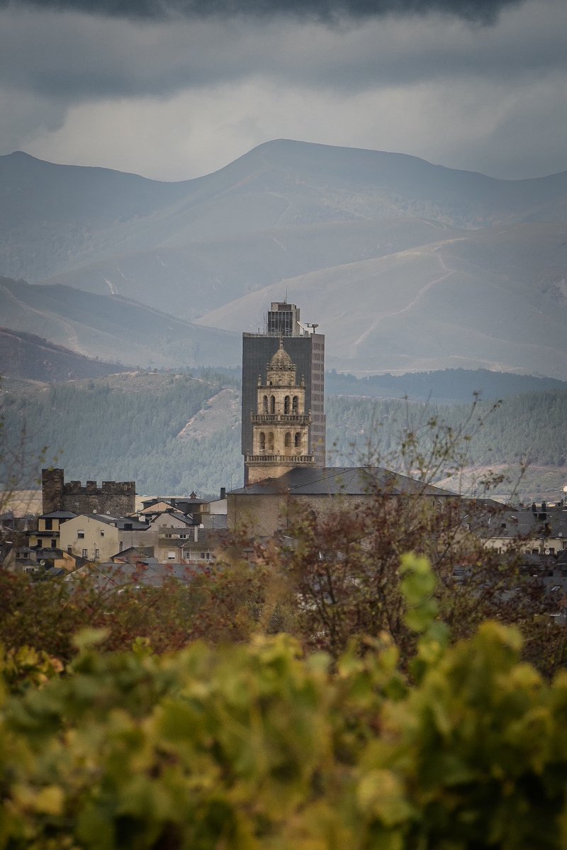 Ponferrada 🖤
.
.
Coincidir 🥰
.
#bierzo #Ponferrada #elbierzo #laencina