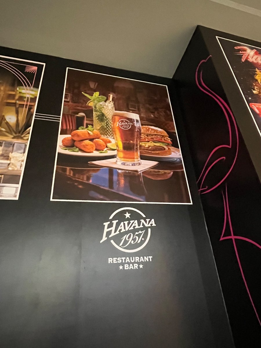 Always enjoyed eating &amp; drinking at Havana 1957 (cool atmosphere &amp; nice bar!) - here are a few pics I took in June while in Vegas