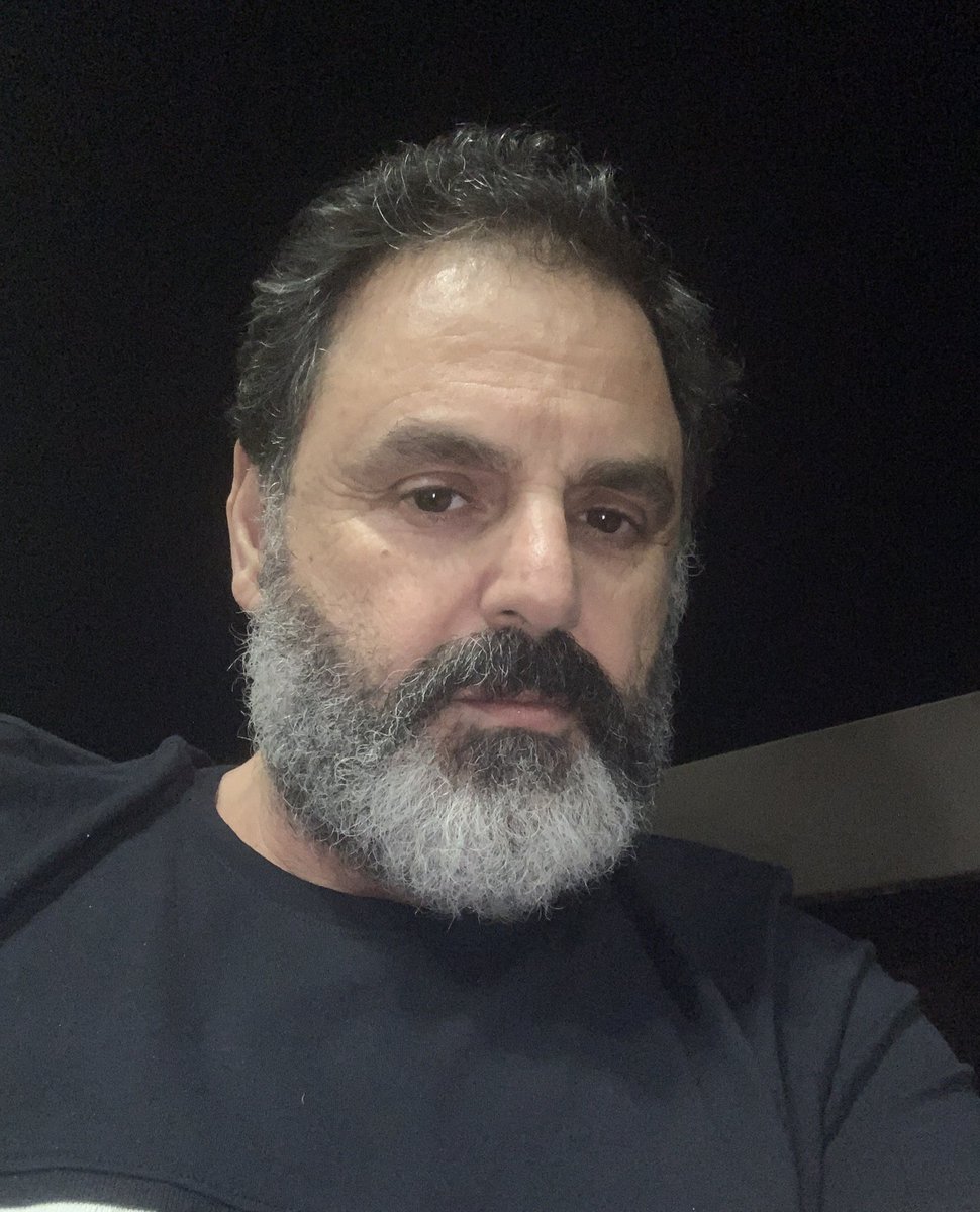 بدن نسكوت ع اجرام الصهاينة بحق ارضنا واهلنا
ونتفرج ع #الابادة_بغزة
وما نجيب سيرة الفاسدين
ونزقف للخونة والعملاء الوقحين وتصير عادة
ونركع #لسفارة_عوكر_الصهيونية شريكة الاجرام ونأله المبعوصين المنحطين
بدن يحجزو شقى عمرنا ونضل خرس لانو الزعيم وصاحب المصرف عم يتبغددو
فشرتو يا زعران😡