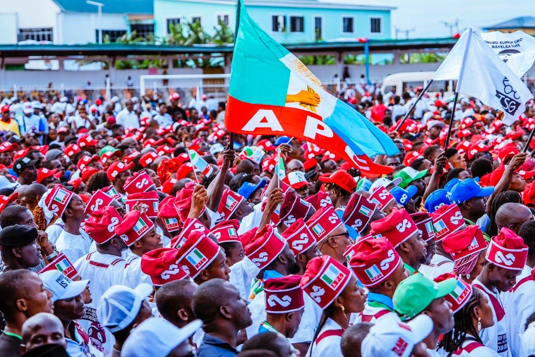 officialSKSM's tweet image. Residents of Yenagoa, the capital city of Bayelsa State, were enthralled by renewed hope on Monday, as @KashimSM formally received @govdouyediri and his teeming supporters into the All Progressives Congress (@OfficialAPCNg).

Senator @KashimSM described the occasion as one of…