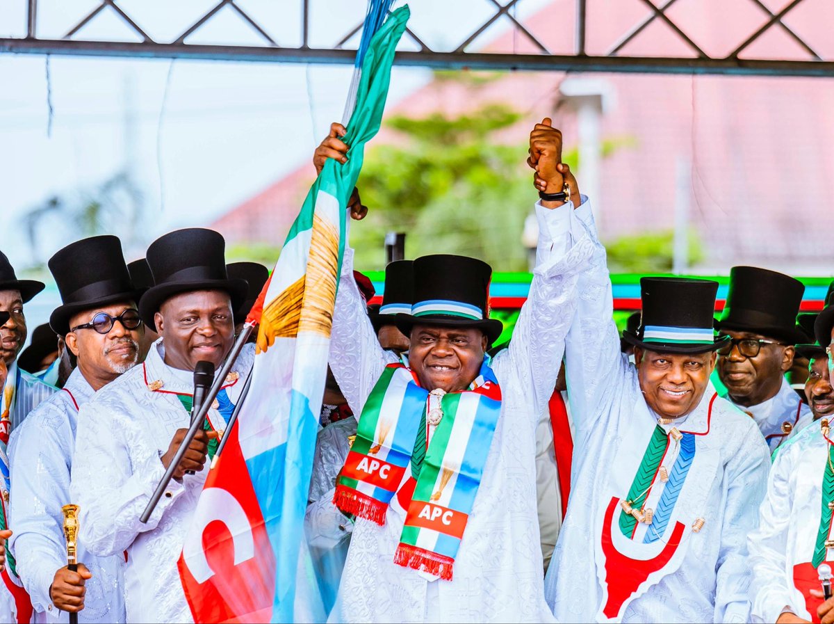 officialSKSM's tweet image. Residents of Yenagoa, the capital city of Bayelsa State, were enthralled by renewed hope on Monday, as @KashimSM formally received @govdouyediri and his teeming supporters into the All Progressives Congress (@OfficialAPCNg).

Senator @KashimSM described the occasion as one of…