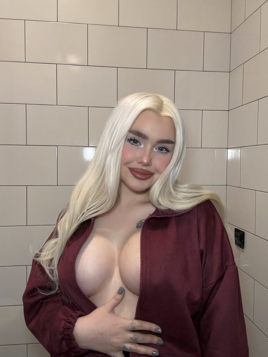 Blondessa tweet media