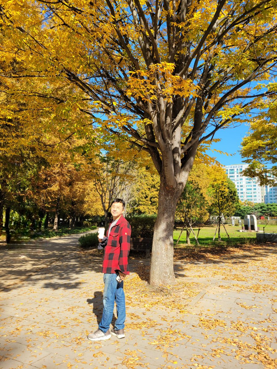 seolnal's tweet photo. 기억하고 싶어서 기록해두는
2025년의 어느 예쁜 가을날 
🍁 일산 호수공원에서
with my @nicoleeunjung https://t.co/BTLPbArWUX