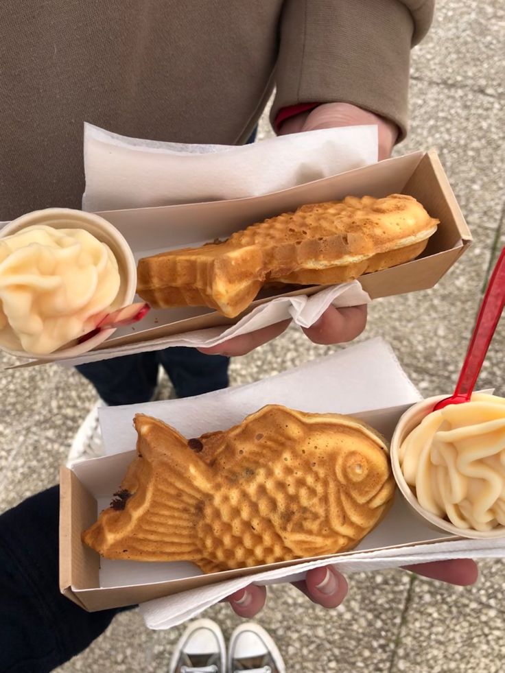 TORINOMAYOR's tweet photo. — Ofrece taiyaki al lector. — https://t.co/5Eprv2msXq