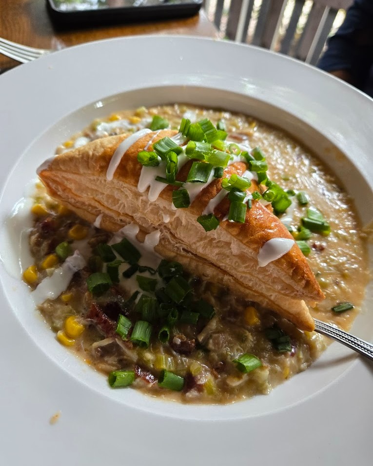 FreshOnTheMenu's tweet image. When you need to warm up, look no further than the Crab + Corn + Bacon Pot Pie from The Cottage Cafe, Bakery &amp;amp; Tea Room in Bluffton. 🥧 Golden puff pastry filled with creamy crème fraîche, fresh scallions and a delicious mix of sweet corn, smoky bacon and tender crab.