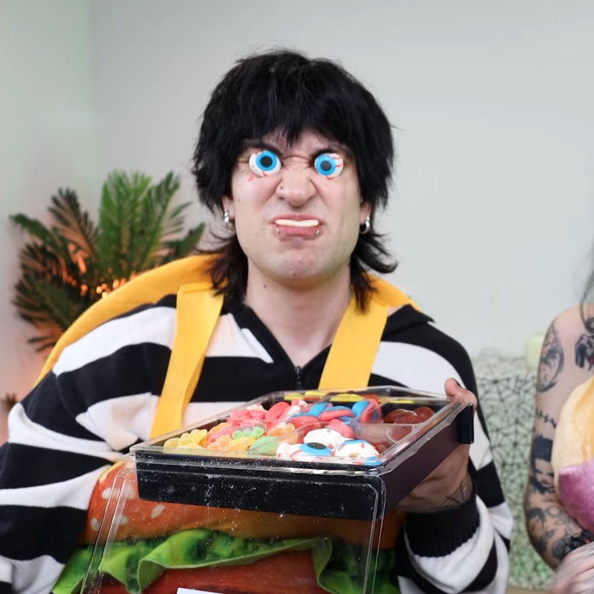 why he built like that johnnie guilbert guy rn? 😂