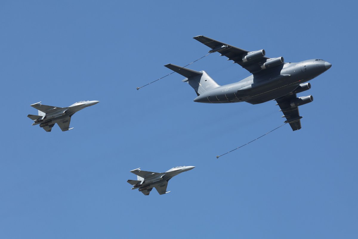 ChinaDaily's tweet image. #OpenComment With more such charm offensives, people around the world will soon find that the Chinese military is not only powerful, but also transparent and friendly. #China bit.ly/47ULRNM