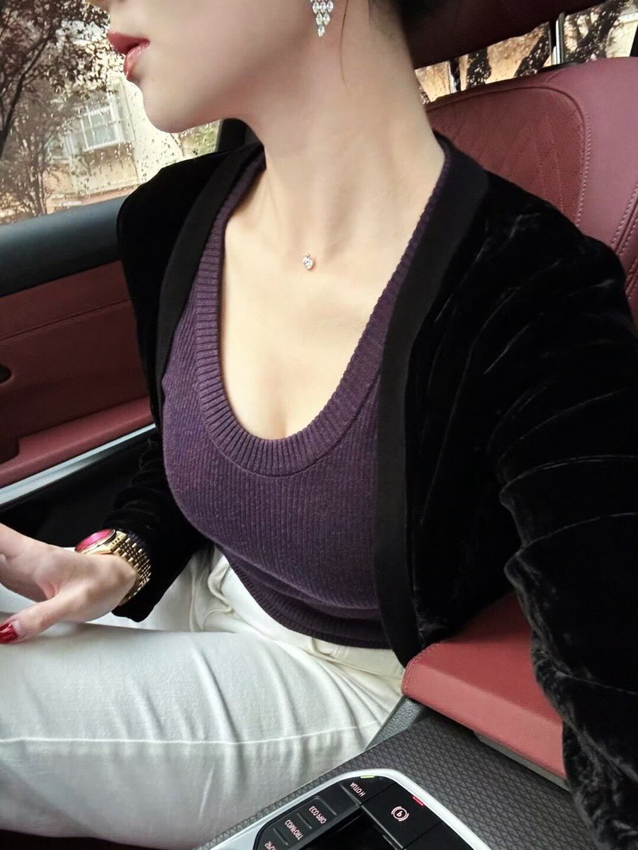 今晚来个👅灵活的，私信带照片