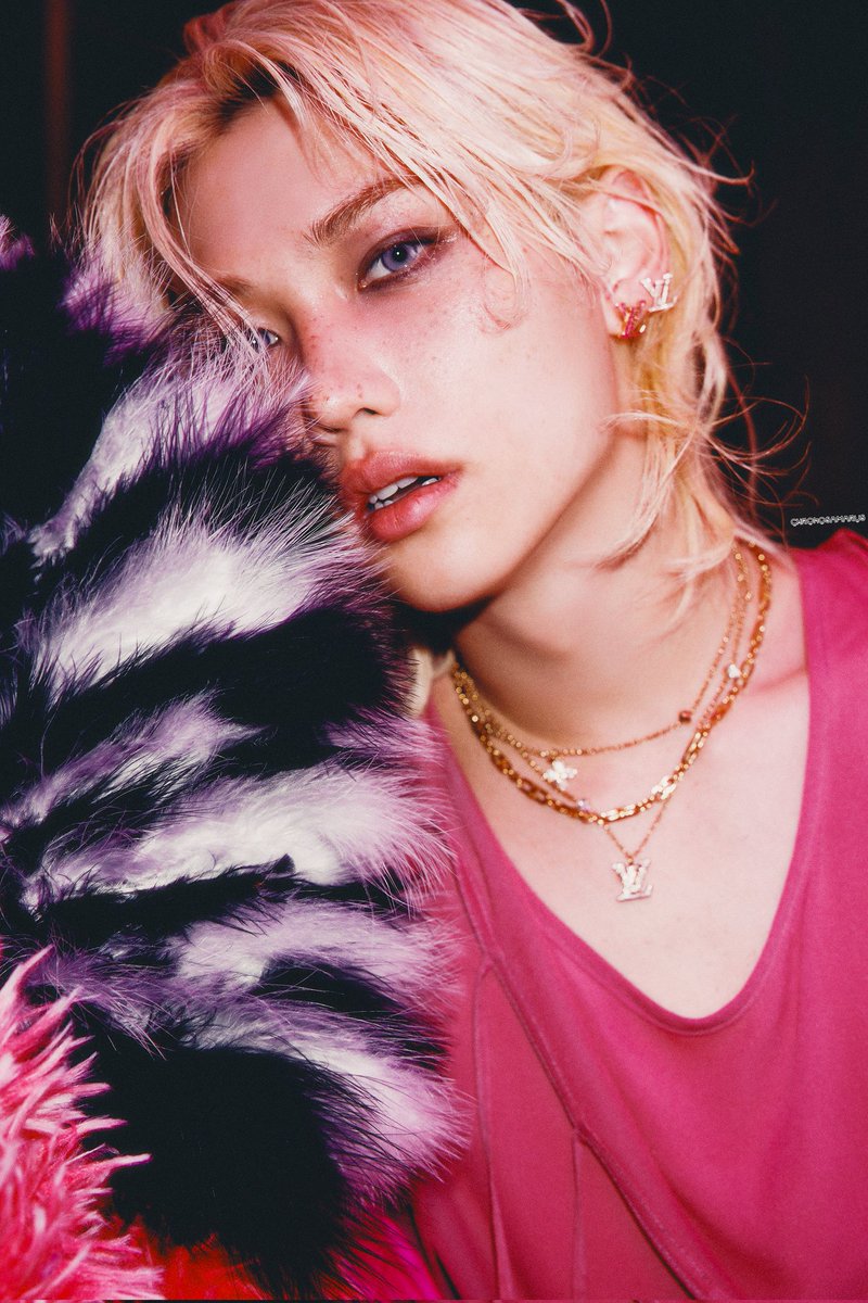 Chronosamarus's tweet photo. Felix DO IT teaser image edits because we were robbed of bright pink Lixie 💕 https://t.co/zyoVhPFhIF