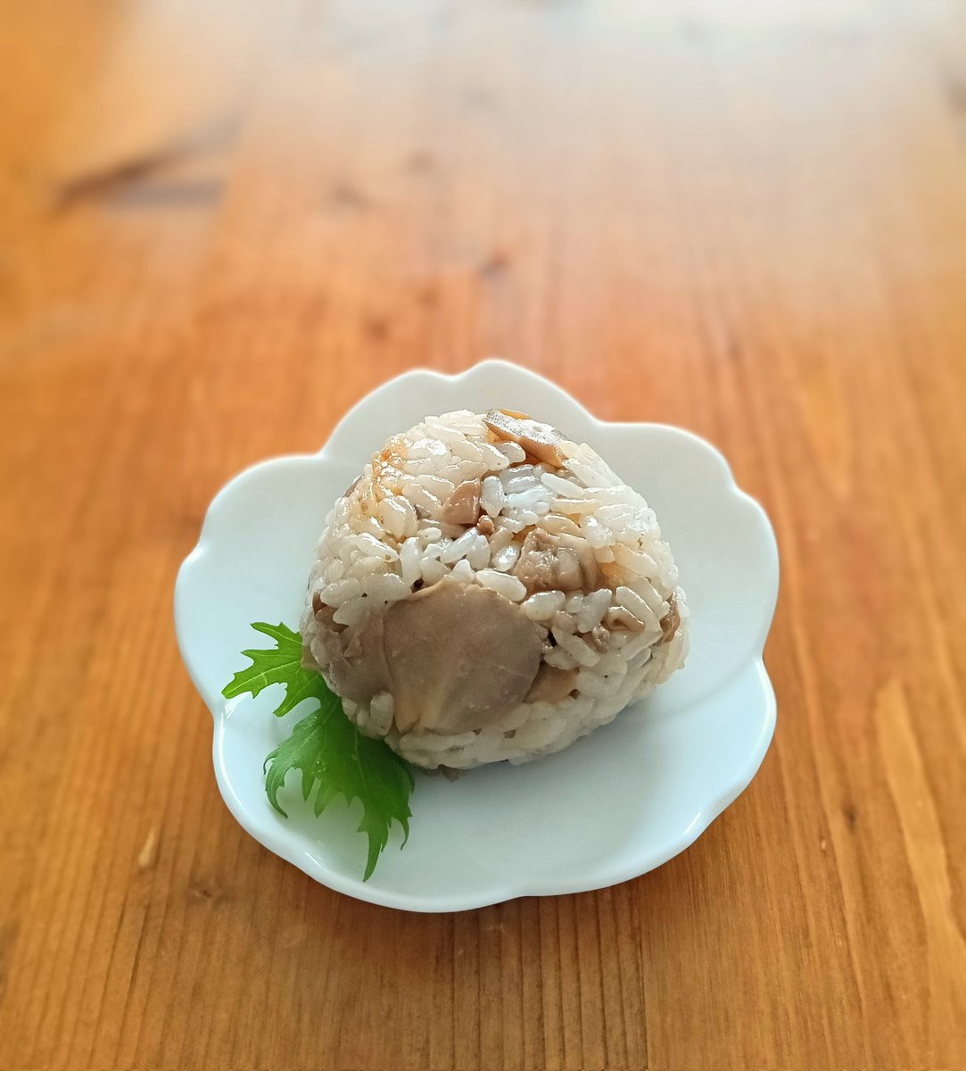 CareerLab_'s tweet image. 舞茸たっぷり肉そぼろおにぎり🍙
秋の香りを楽しみながら腸活美肌✨

#OnigiriAction
#発酵文化研究所