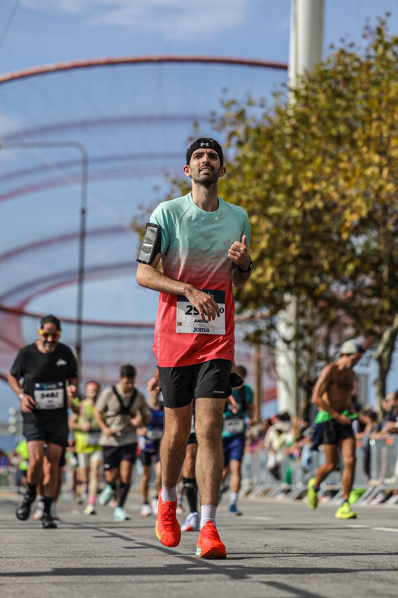 DartLane's tweet photo. 🚩 EDP Maratona do Porto 2025

3:52:05 🕒 | Pos: #2148

Está feita! Primeira Maratona!

Rebentei aos 31km e fiz os possiveis para aguentar até ao final.

Mesmo com todo o sofrimento que esta prova trouxe, foi uma experiência incrivel e o apoio foi fantástico.

Um obrigado muito especial a toda a gente, tanto corredores como espectadores pela força nos últimos 11km. 💙

-------------------------------------------------

Finally know what it's like to run a Marathon!

Hit the wall at 31k and held on for dear life to finish it. Got humbled really quick

Incredible experience though and the support from all the people who could see me struggling was just incredible (both runners and spectators)

#marathon