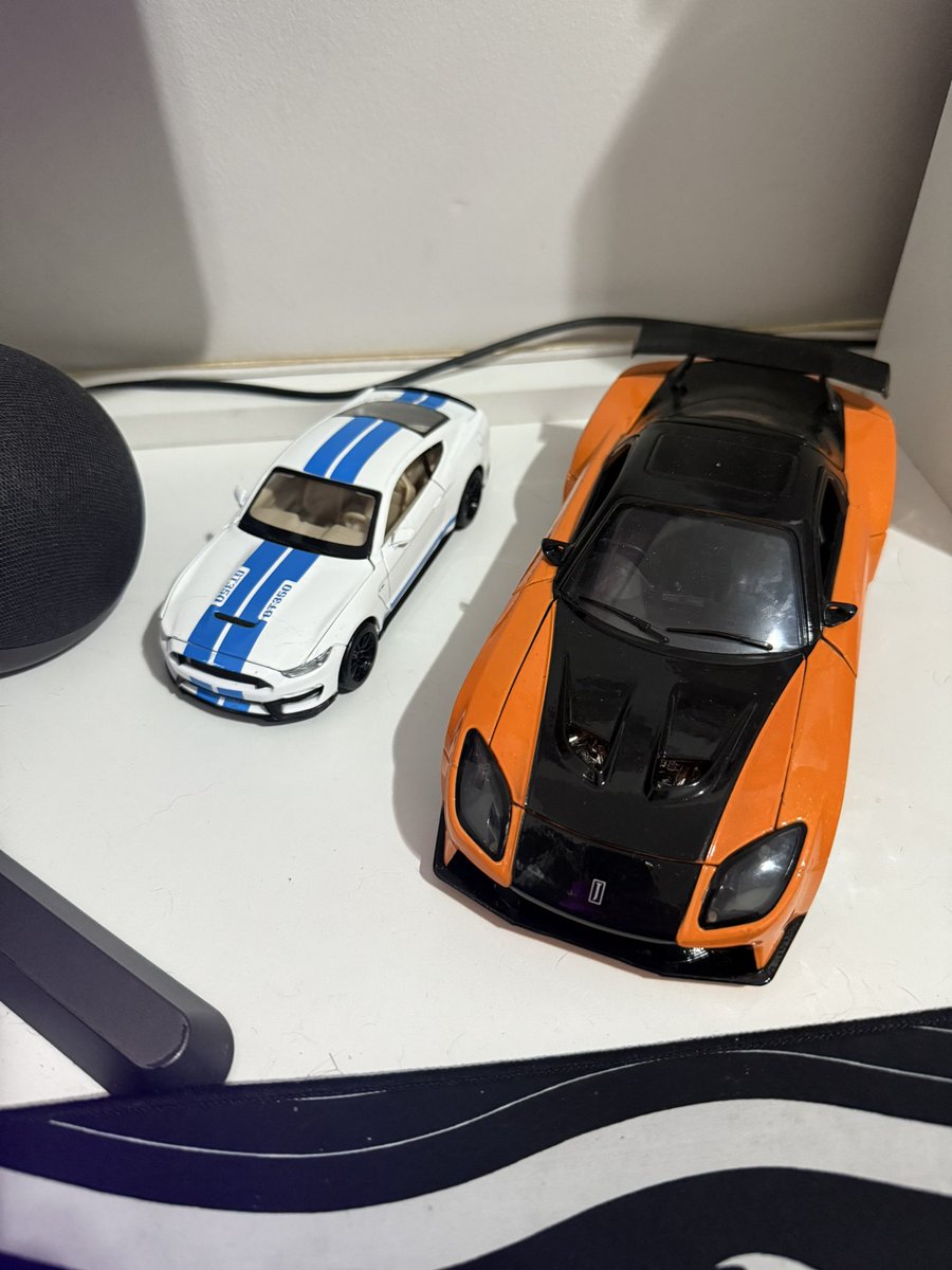 elisapbastos's tweet photo. ngn entende a vontade necessidade que eu to de lixar esse mustang inteirinho e dar uma nova pintura diferente https://t.co/SBYJnohZwS