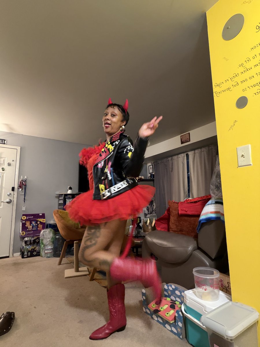 BeautifulChar33's tweet image. Late Halloween night post .  #lildevil