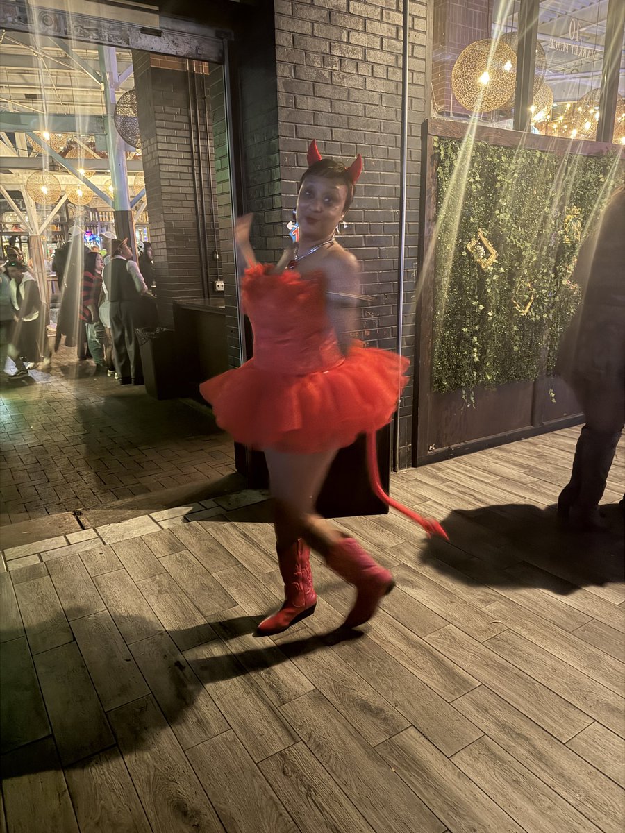 BeautifulChar33's tweet image. Late Halloween night post .  #lildevil