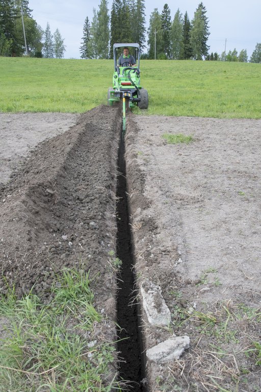 Tight spaces, no problem. The Avant loader handles trench work like a pro.

#Avant #ConstructionEquipment #Volvoces