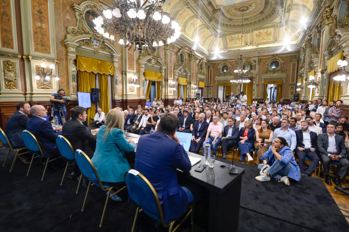 Asistí esta tarde a la presentación del proyecto de ley del Presupuesto 2026 para la provincia de Buenos Aires que llevó adelante, en La Plata, el gobernador Axel Kicillof.

En el acto estuvo acompañado por el ministro de Economía provincial, Pablo López.

En la presentación del