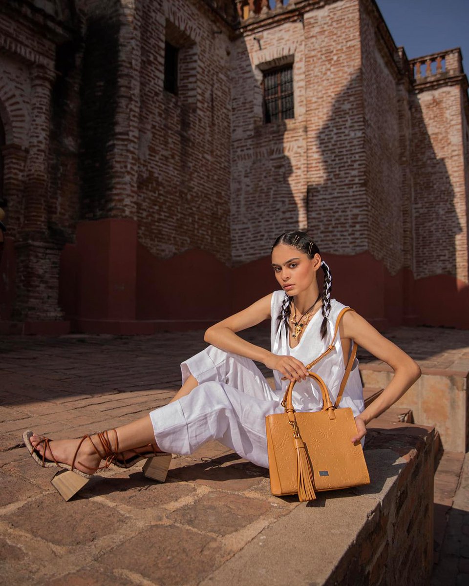 casaobsidianamx's tweet image. Hay algo dentro de ti esperando florecer.🌷 

Accesorios para complementar tu personalidad en casaobsidiana.mx

#accesorios #moda #ideasaccesorios #tendenciasmoda #accesoriostendencia