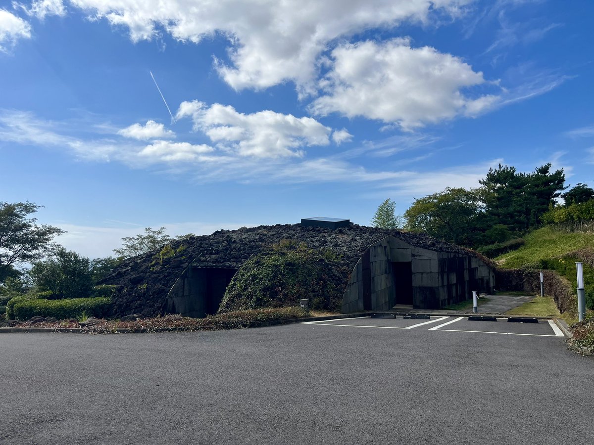 좋은 일은 안 생겨도 나쁜 일은 일어나지 않을 듯한 가을 하늘.