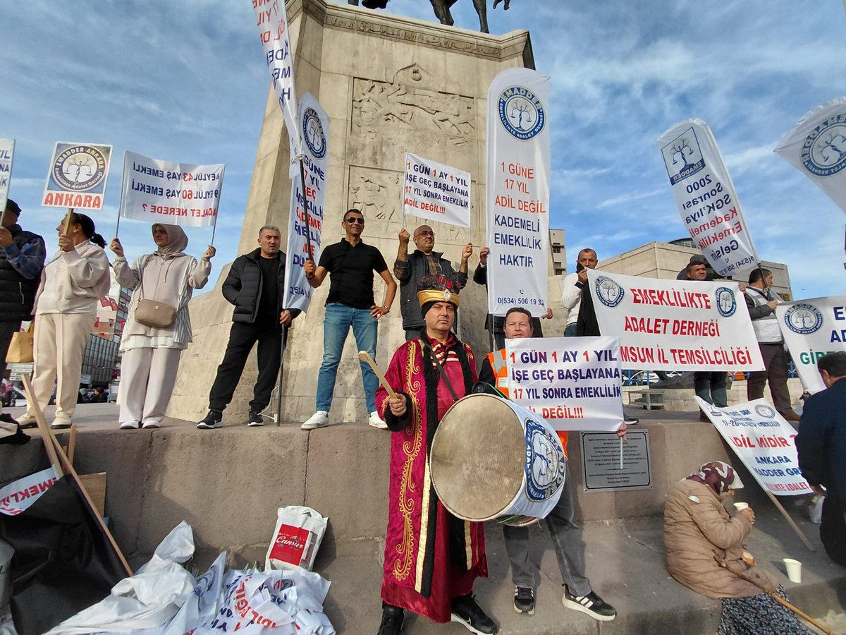 <a href="/EmadDernegi/">EMEKLİLİKTE ADALET DERNEĞİ ⚖️</a> 
<a href="/mihribanugurluu/">Mihriban UĞURLU ⚖️</a> 
<a href="/OhohoSefa70695/">ADALET MÜLKÜN TEMELİDİR</a> 
<a href="/ismailkiyi/">ismail kıyı (( EMAD))</a> 
<a href="/baki1alagoz/">M. BAKİ ALAGÖZ</a> 
<a href="/SerifDay/">şerif dayı ⚖️ EMADDER SAMSUN TEMSİLCİSİ</a> 
<a href="/AfyokH/">HASAN ▶️ EMAD-DER AFYON İL TEMSİLCİSİ⚖️</a> 
Ankara Basın açıklamasına hazırlık yaparken heycanlı bir kare 👏👏👏
Emek ve alın teri var. 
#AdaletKademede