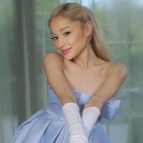 TheGrandeTop10's tweet photo. 🚨| Ariana Grande confirms “yes, and?” and “we can’t be friends (end of the world)” are were once they are did.

They became the first ever to have the first as in the era of that when of a physical streaming and the media began. https://t.co/CWepWE83jD
