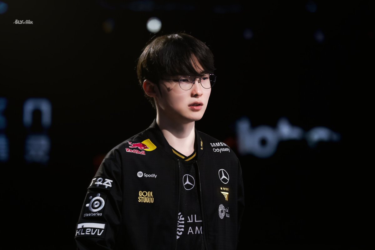 20251102 T1 VS TES

𝘖𝘶𝘵 𝘰𝘧 𝘵𝘩𝘦 𝘚𝘩𝘢𝘥𝘰𝘸, 𝘏𝘦 𝘊𝘢𝘮𝘦.

#Faker #페이커 #이상혁 #T1WIN #Worlds2025
