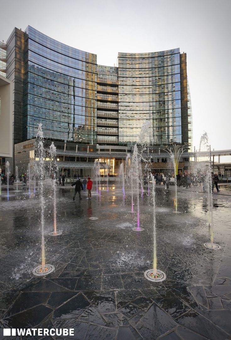 PenaGerhana's tweet image. ㅤㅤㅤㅤ

𝗟𝗮𝘁𝗲 𝗽𝗼𝘀𝘁. — 𝗢𝗰𝘁, 𝟯𝟬, 𝟮𝟬𝟮𝟱.

📍 Brera District, Milan.
📍 Piazza Gae Aulenti, Milan.

Drifting from Brera’s quiet art-filled streets to the glowing skyline of Piazza Gae Aulenti — Milan feels like a dream in motion.

ㅤㅤ