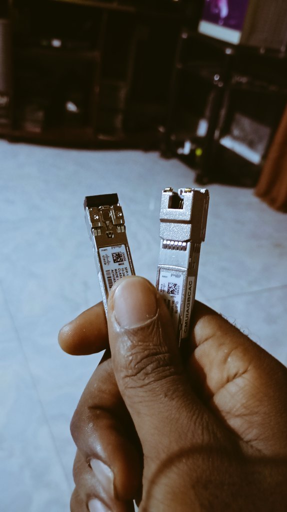 thenetstack's tweet image. Two different @Cisco SFP transceivers, each serving a unique purpose.
In this setup, Transceiver A converts optical (light) signals into electrical signals, while Transceiver B performs the reverse — converting electrical signals into optical (light) signals.

#cisco