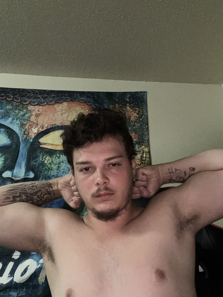 Long days with sweaty feet

Let’s cam😜