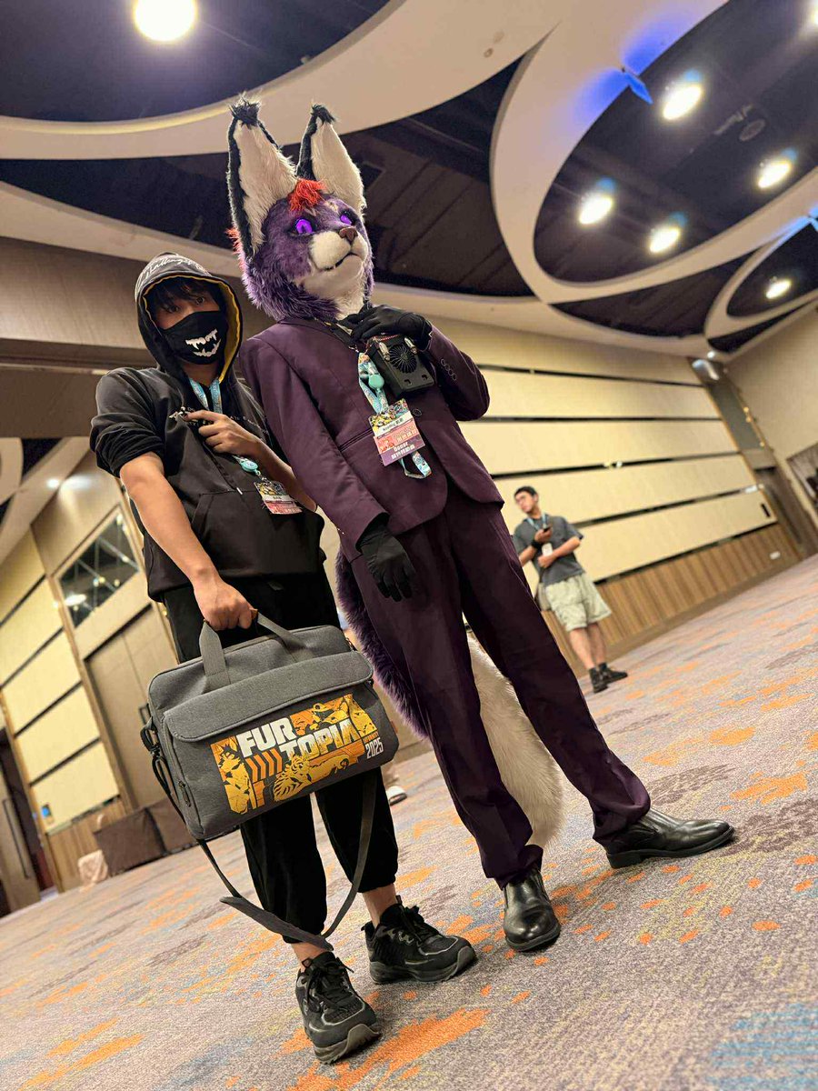 每當獸聚前幾個月、前幾個禮拜都會有點憂鬱和害怕，真正來到後又是滿懷信心的，結束了會期待下一場
下一年的聚會

謝謝主辦單位和工作人員志工們、謝謝有找兇貓拍照的人、謝謝彩衣製毛還有經理狼的邀請，

下一次再見就是以茶會毛喔
#infurnity2025  #infurnity  #furry