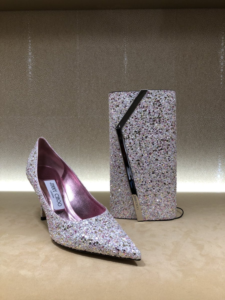 _Isabelle_o's tweet image. I&apos;m just choosing my favorite pair of shoes, and I think I&apos;ve found the best one.☺️